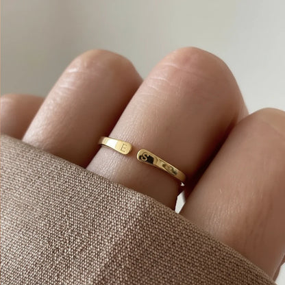 AneaRing™ – Bague Ajustable avec Initiales