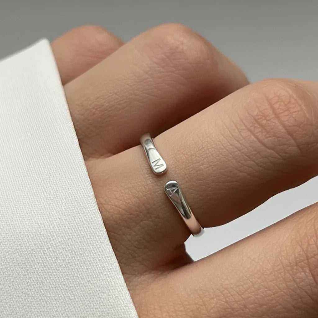AneaRing™ – Bague Ajustable avec Initiales