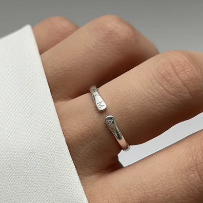 AneaRing™ – Bague Ajustable avec Initiales