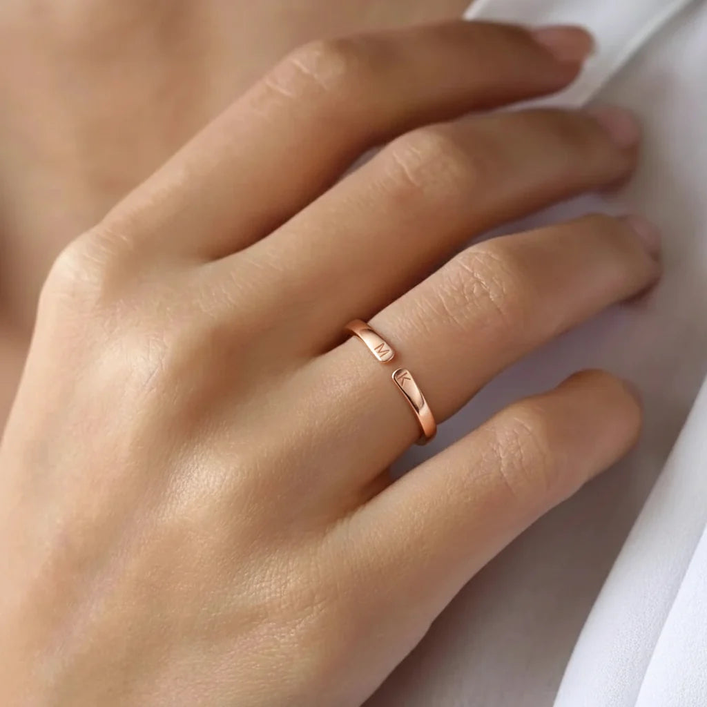 AneaRing™ – Bague Ajustable avec Initiales